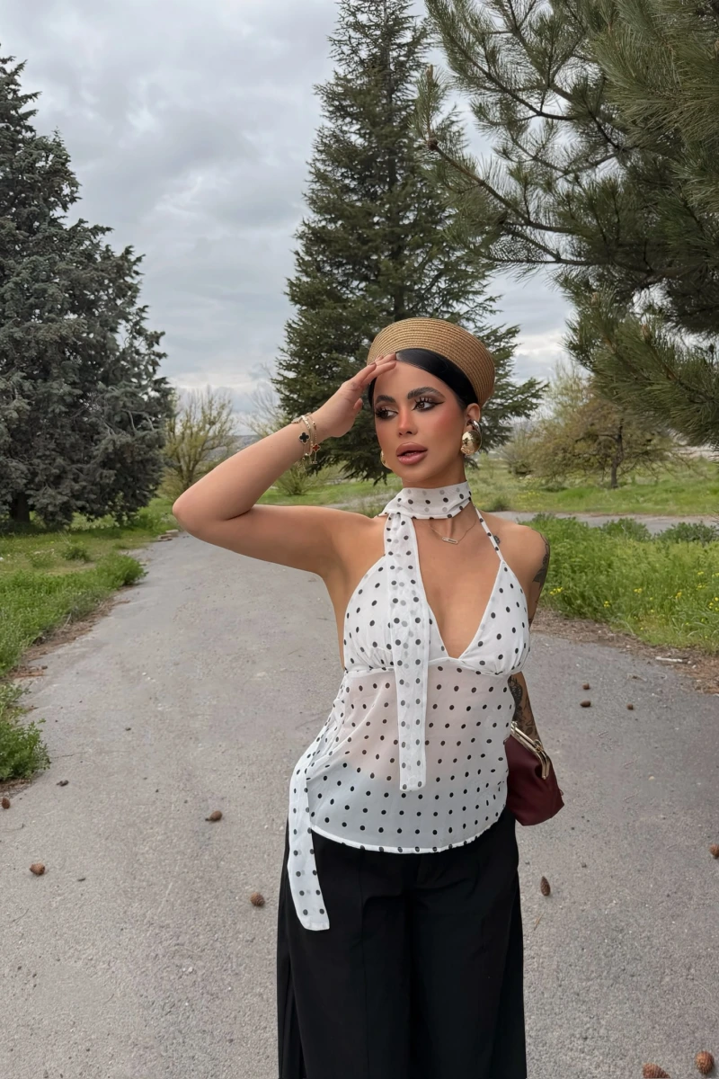 Beyaz Boyun Fularlı Tül Bluz