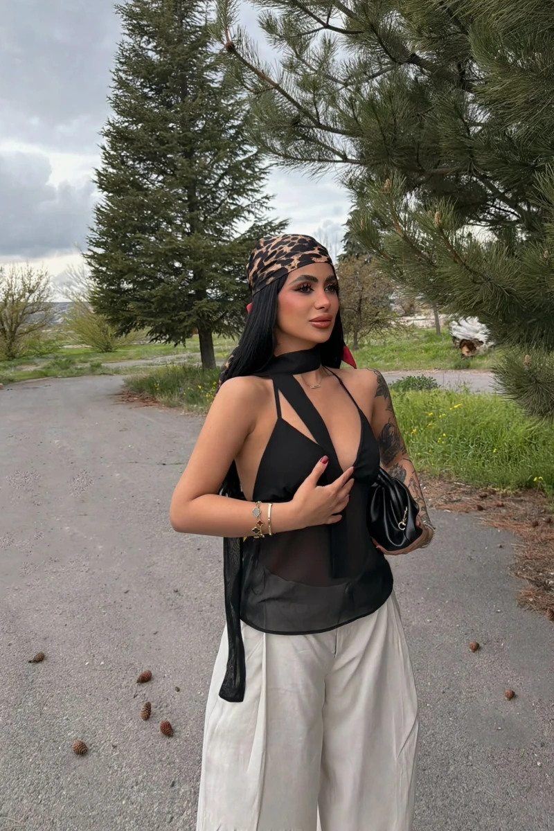 Siyah Boyun Fularlı Tül Bluz