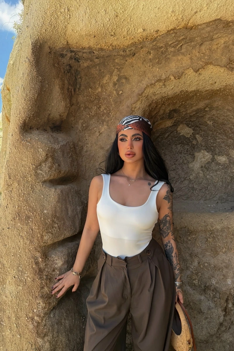 Beyaz Sırt Dekolte Bodysuit