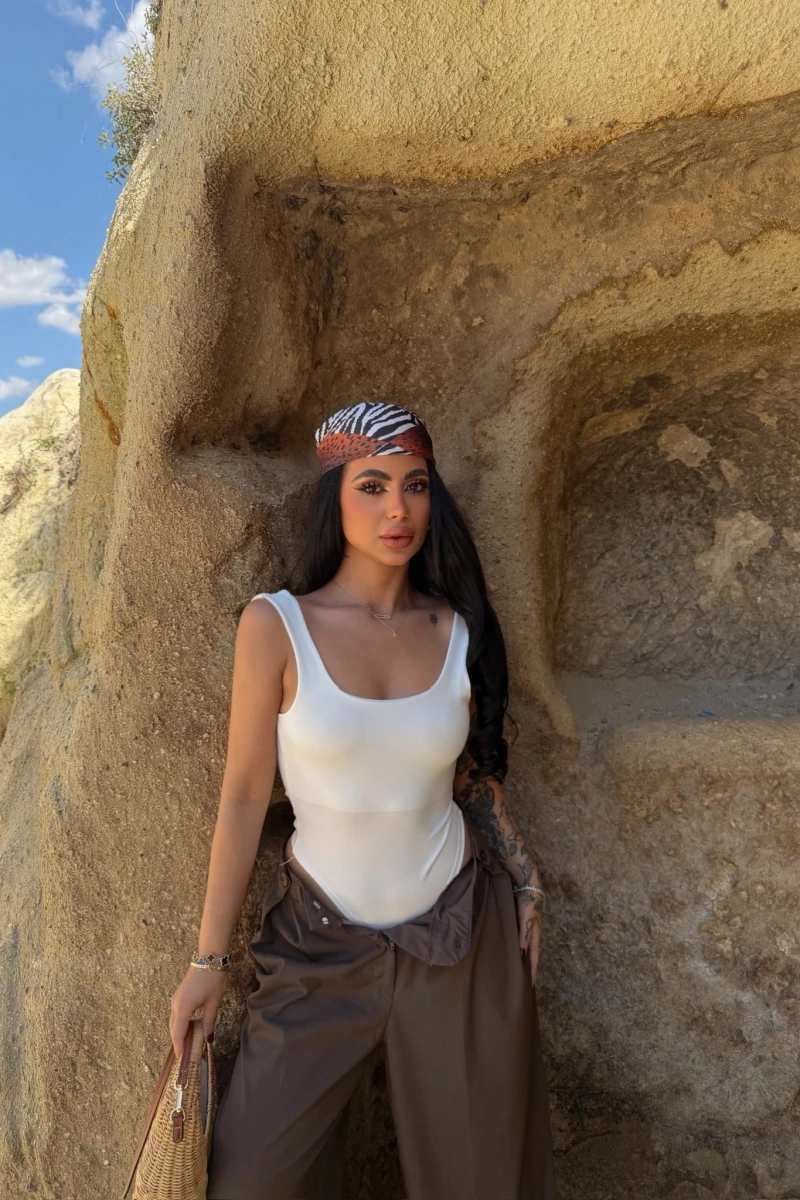 Beyaz Sırt Dekolte Bodysuit