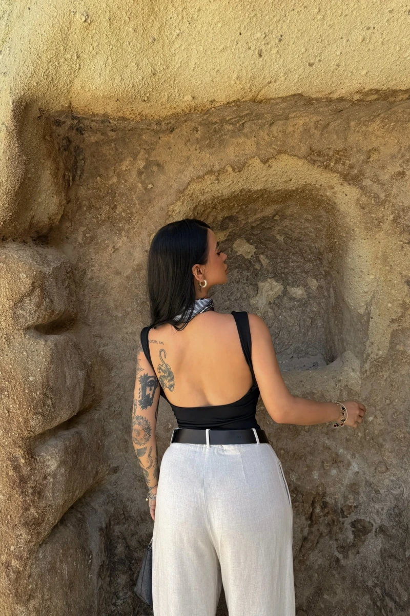 Siyah Sırt Dekolte Bodysuit