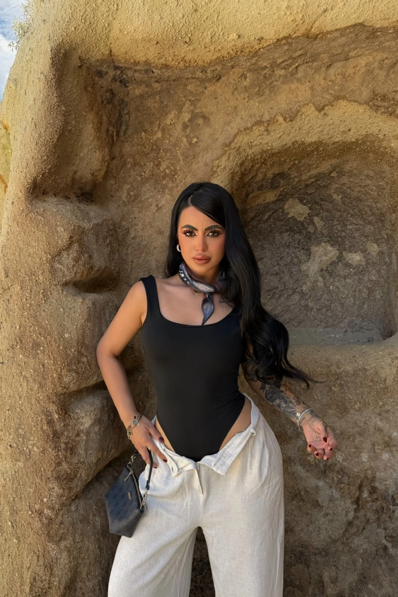 Siyah Sırt Dekolte Bodysuit