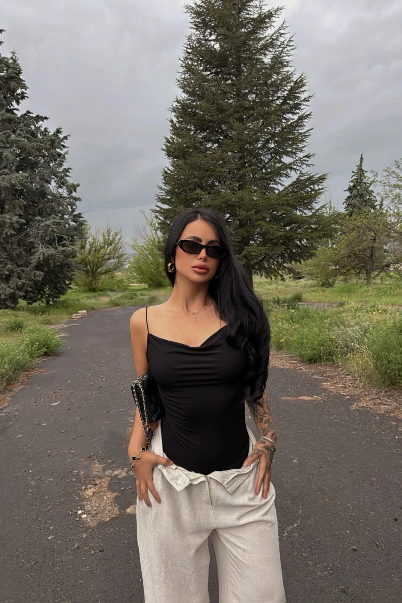 Siyah İp Askılı Degaje Bodysuit