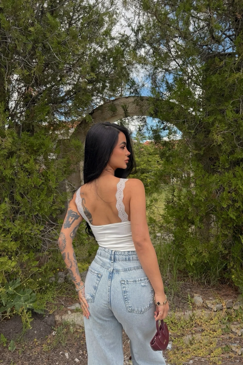 Beyaz Güpür Askılı Crop