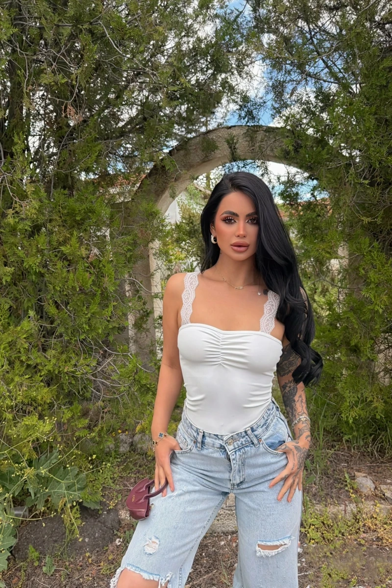 Beyaz Güpür Askılı Crop
