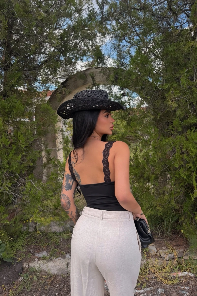 Siyah Güpür Askılı Crop