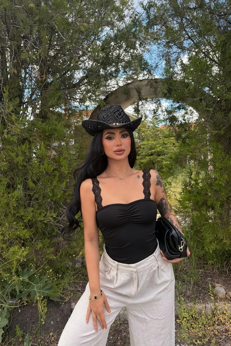 Siyah Güpür Askılı Crop