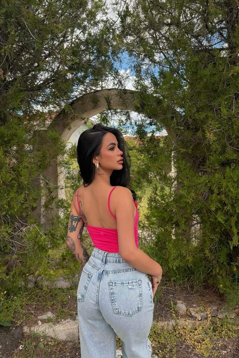Pembe Neon Güpürlü Bodysuit