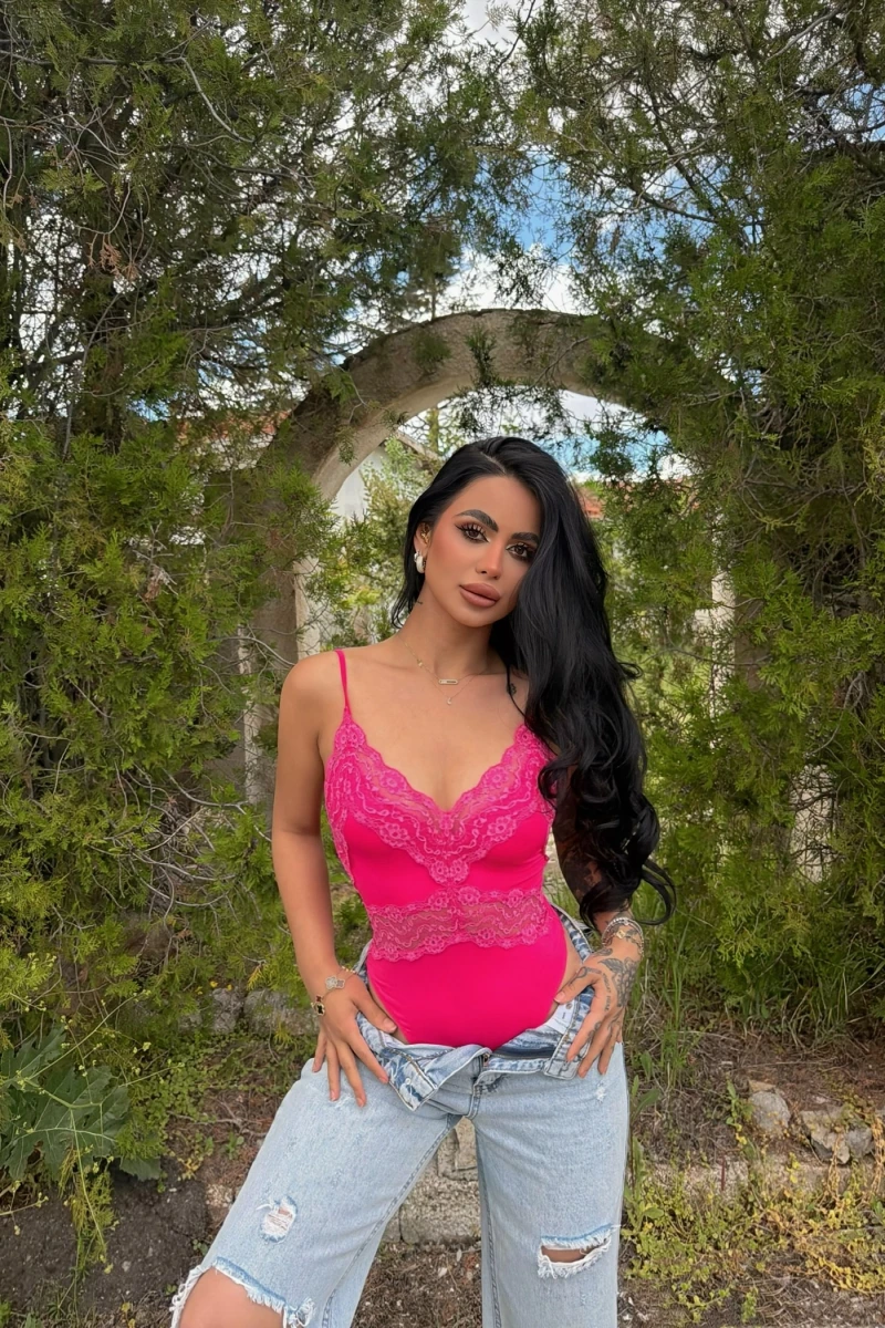 Pembe Neon Güpürlü Bodysuit