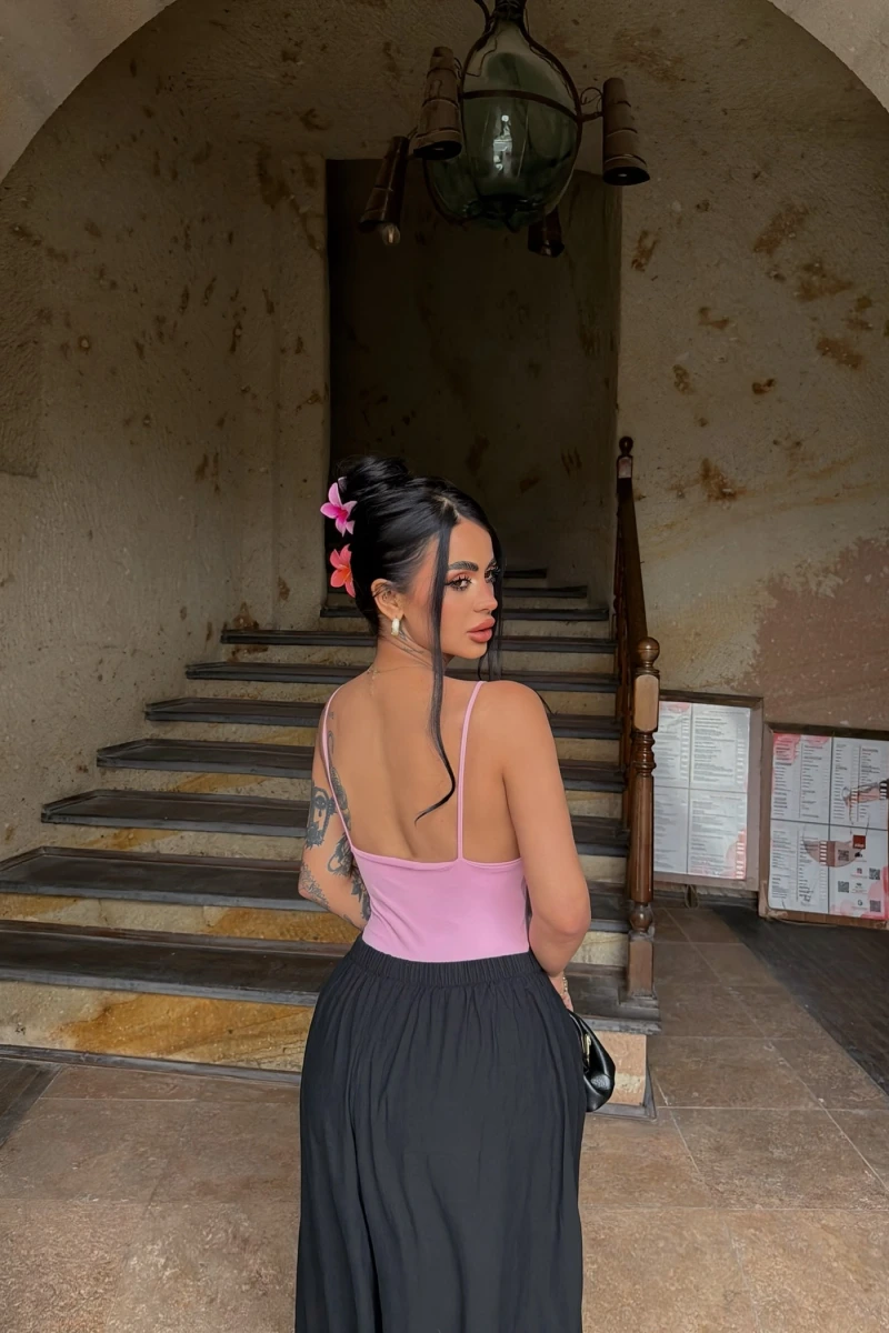 Pembe Aksesuarlı Bodysuit