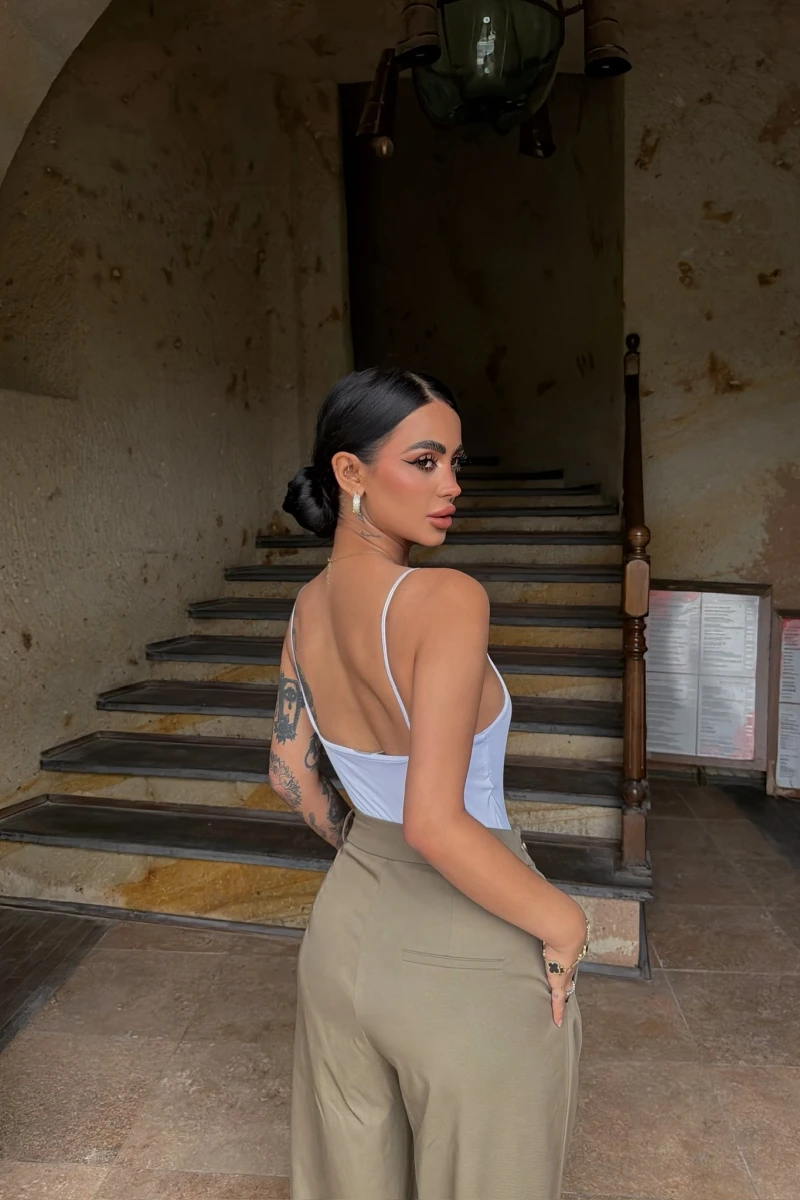 Beyaz Aksesuarlı Bodysuit