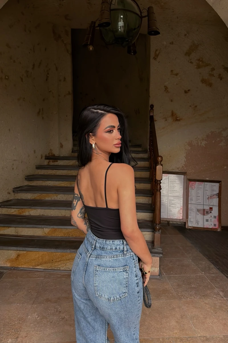 Siyah Aksesuarlı Bodysuit