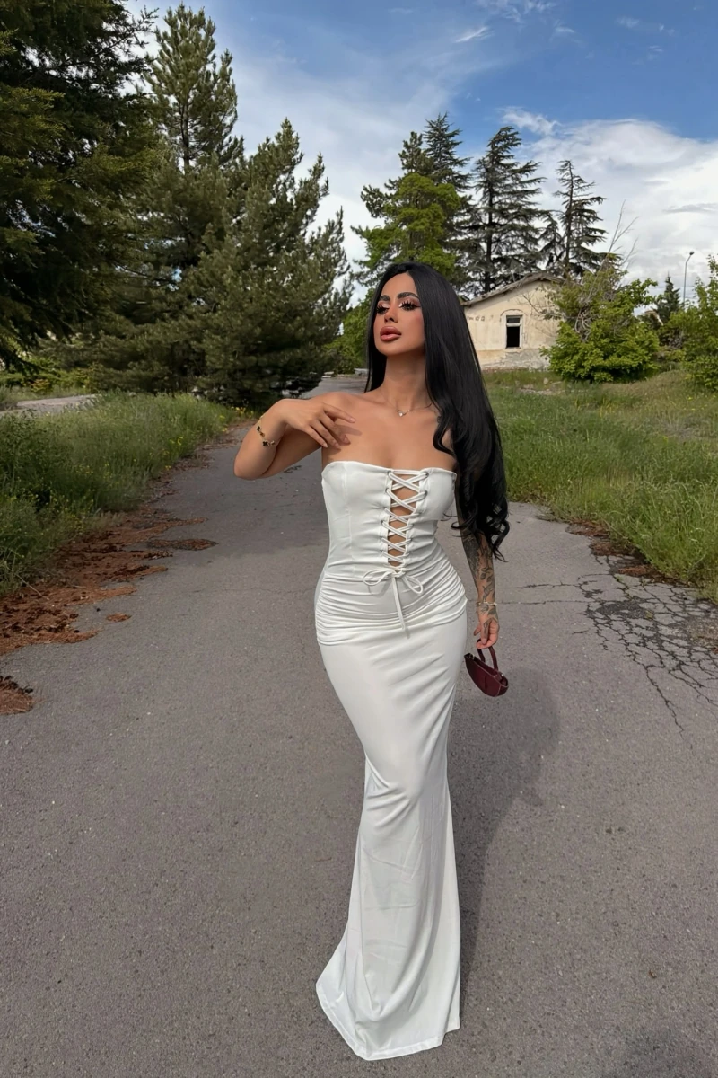 Beyaz Göğüs Bağlamalı Maxi Elbise