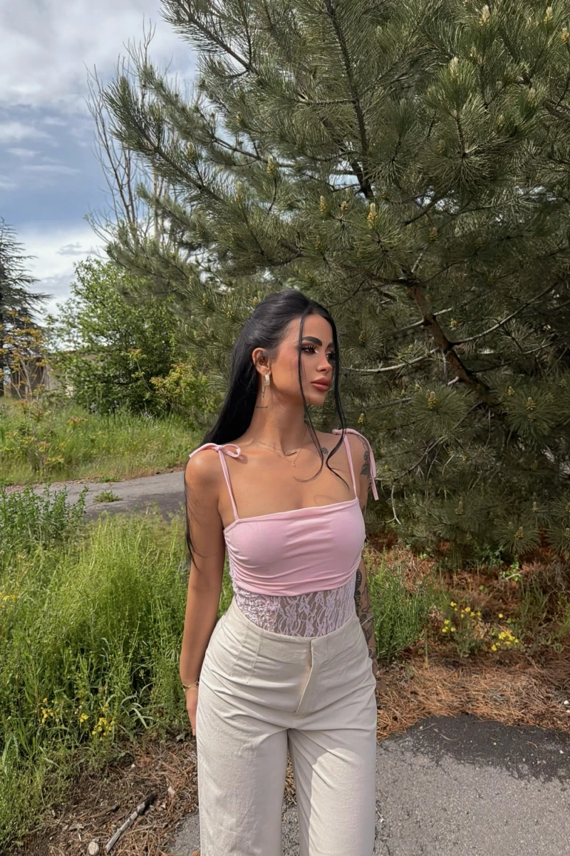 Pembe Angel Güpür Askılı Bodysuit