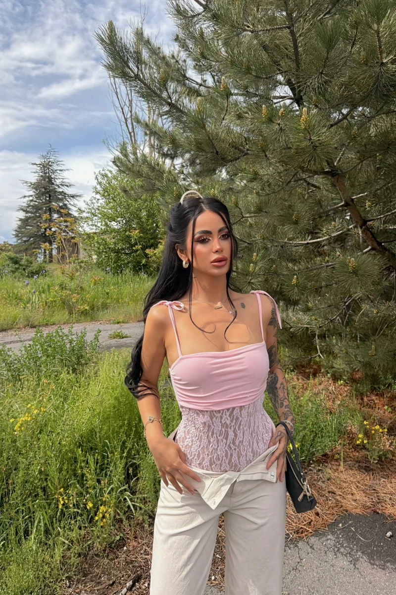 Pembe Angel Güpür Askılı Bodysuit