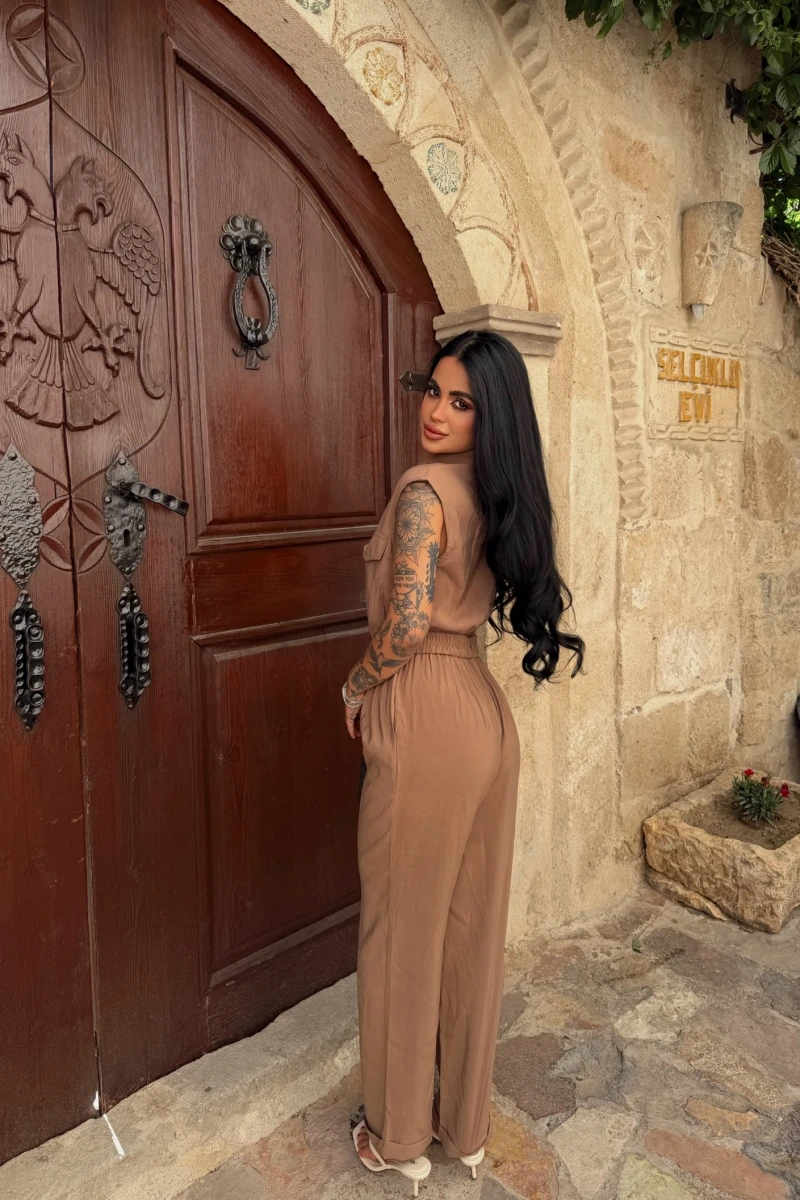 Bej Cepli Kemer Detaylı Tensel Tulum