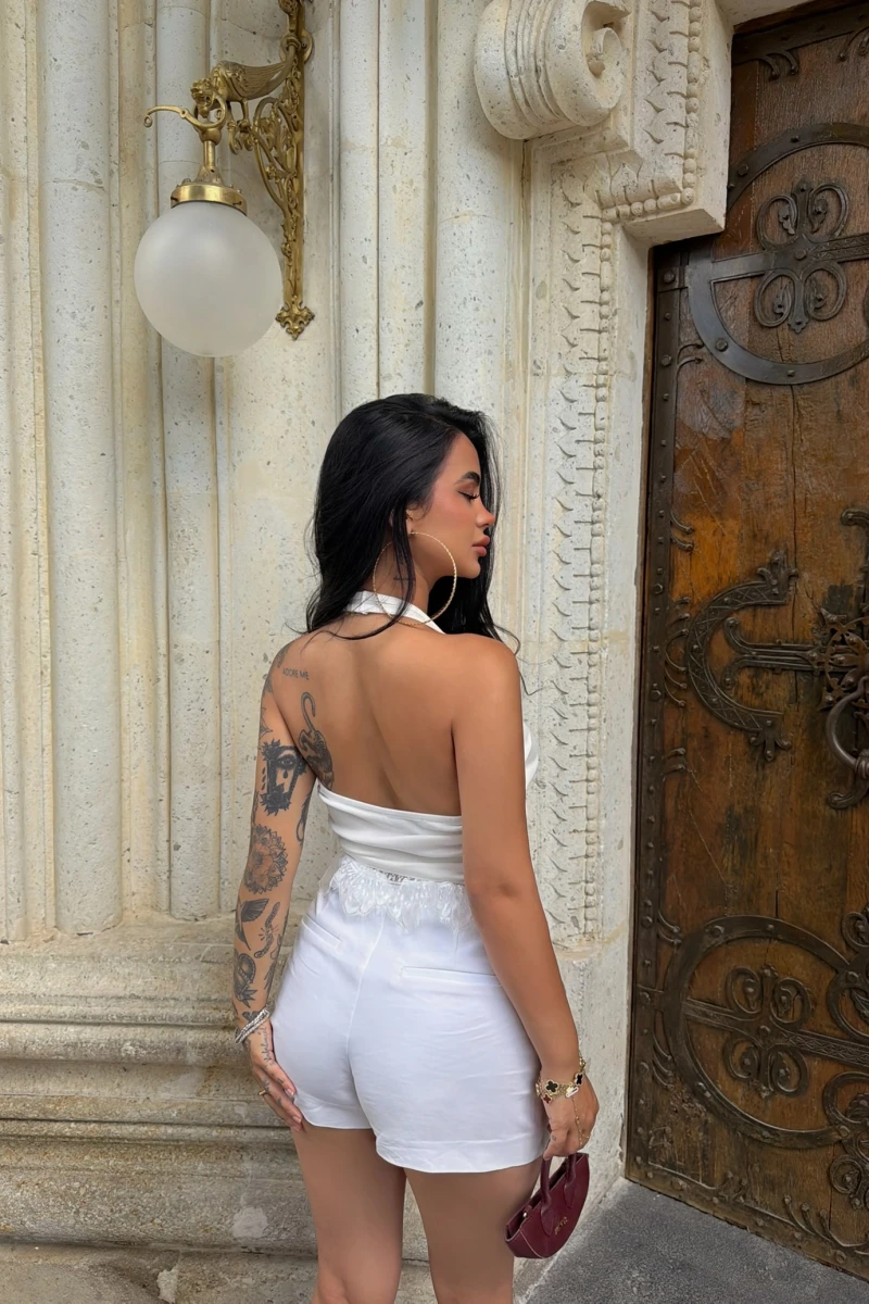 Beyaz Boyundan Geçmeli Dantelli Crop
