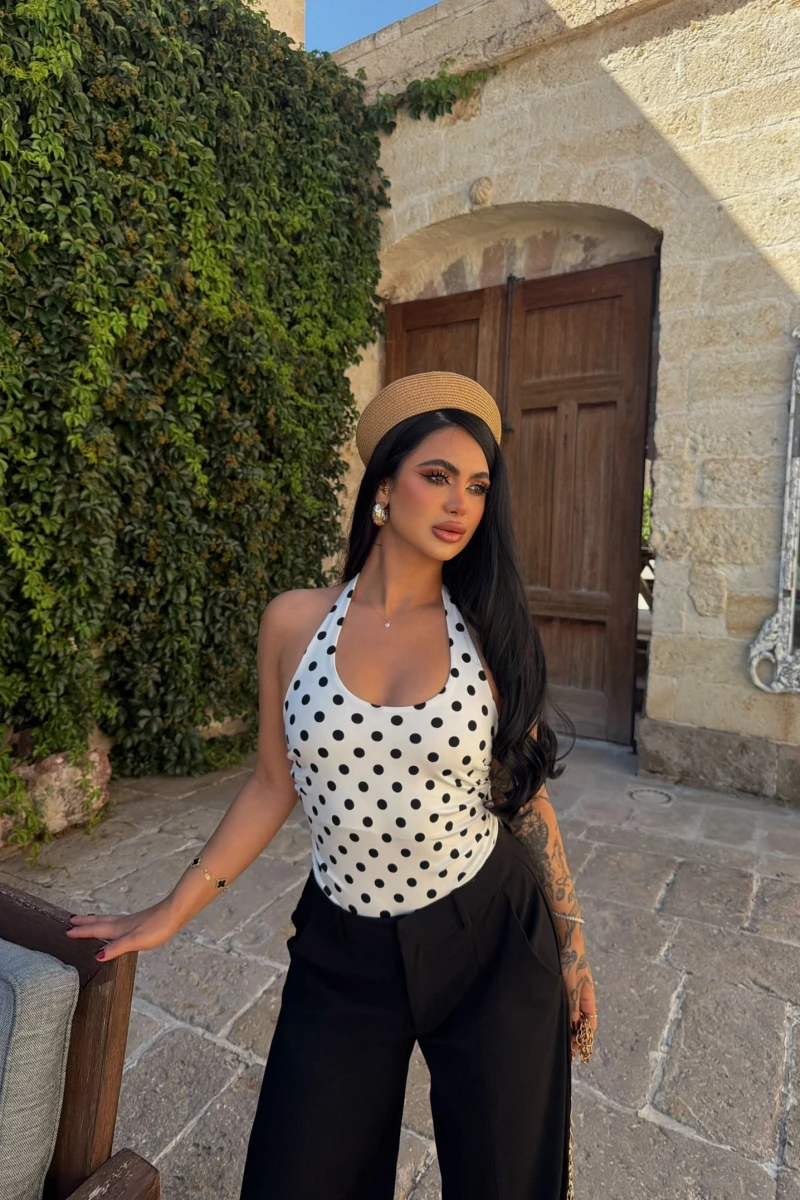 Beyaz Boyundan Geçmeli Puantiyeli Crop
