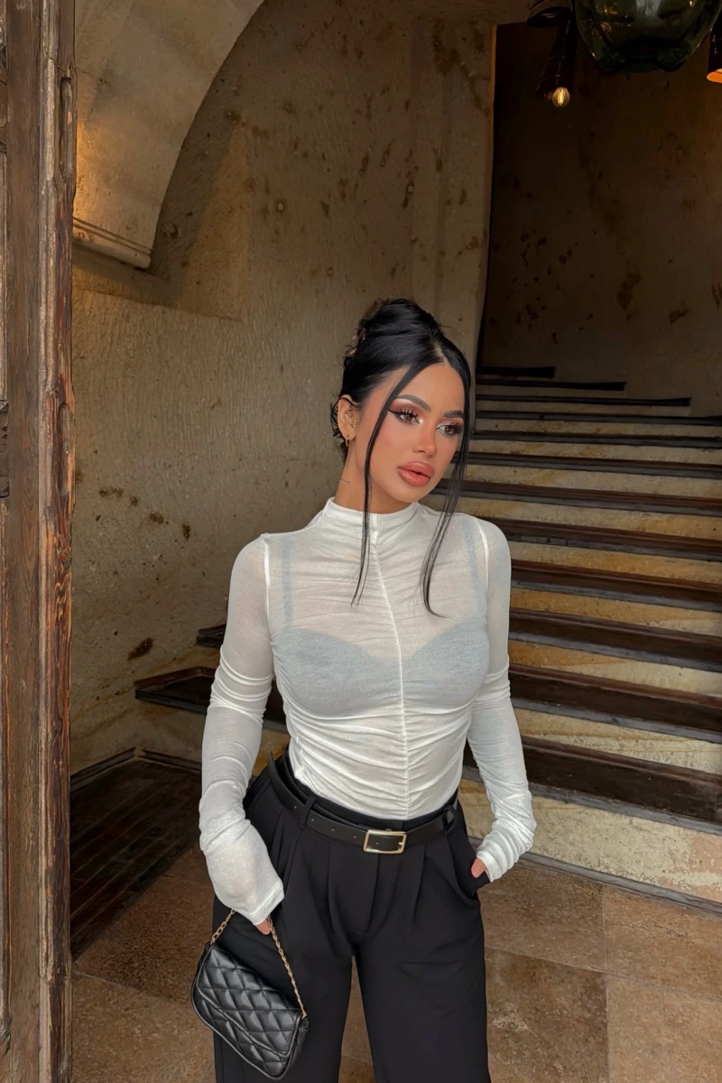 Beyaz Büzgülü Transparan Bluz