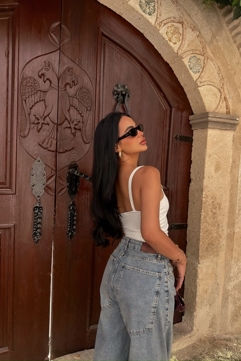 Beyaz Çift Askılı Aksesuarlı Crop