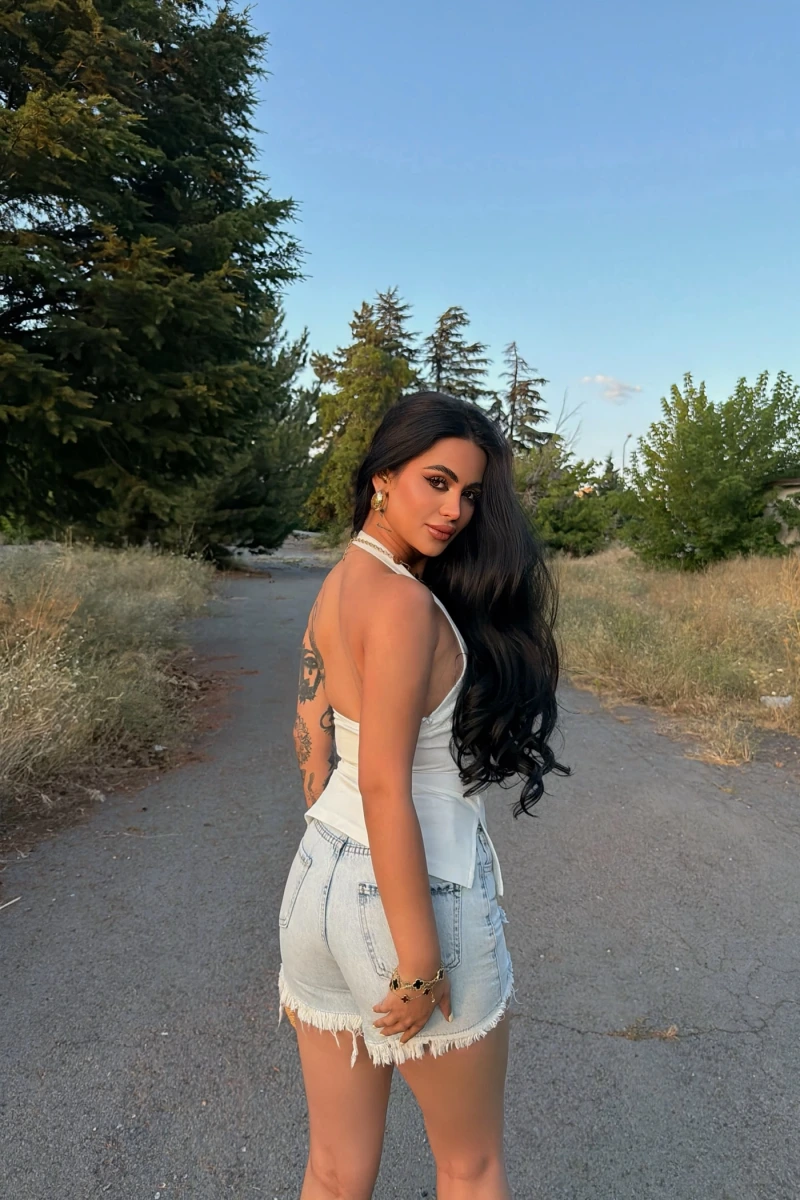 Beyaz Çift Yırtmaçlı Modal Bluz
