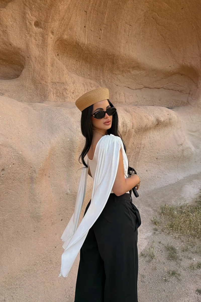 Beyaz Drapeli Pelerin Bodysuit