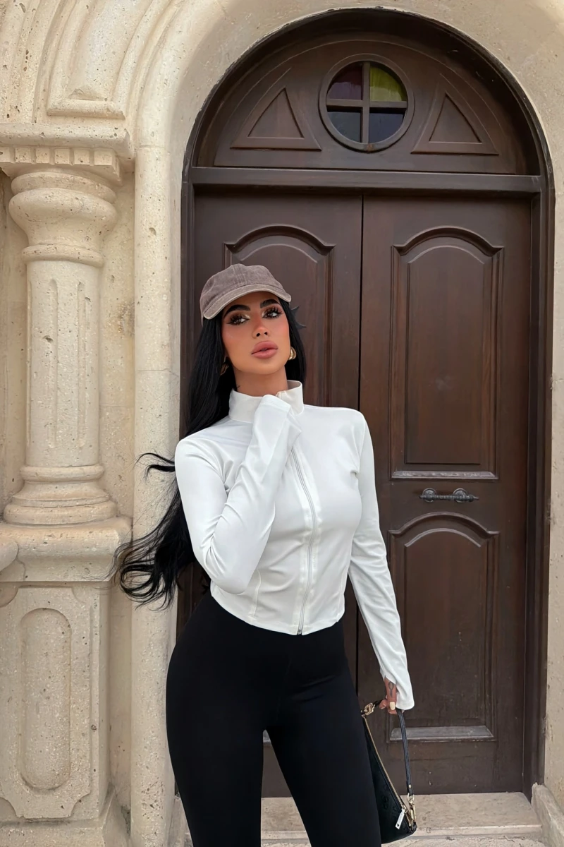Beyaz Fermuarlı Dik Yaka Crop