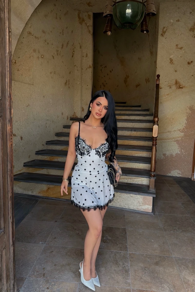 Beyaz Garnili Puantiyeli Elbise