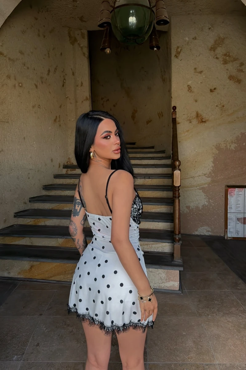 Beyaz Garnili Puantiyeli Elbise