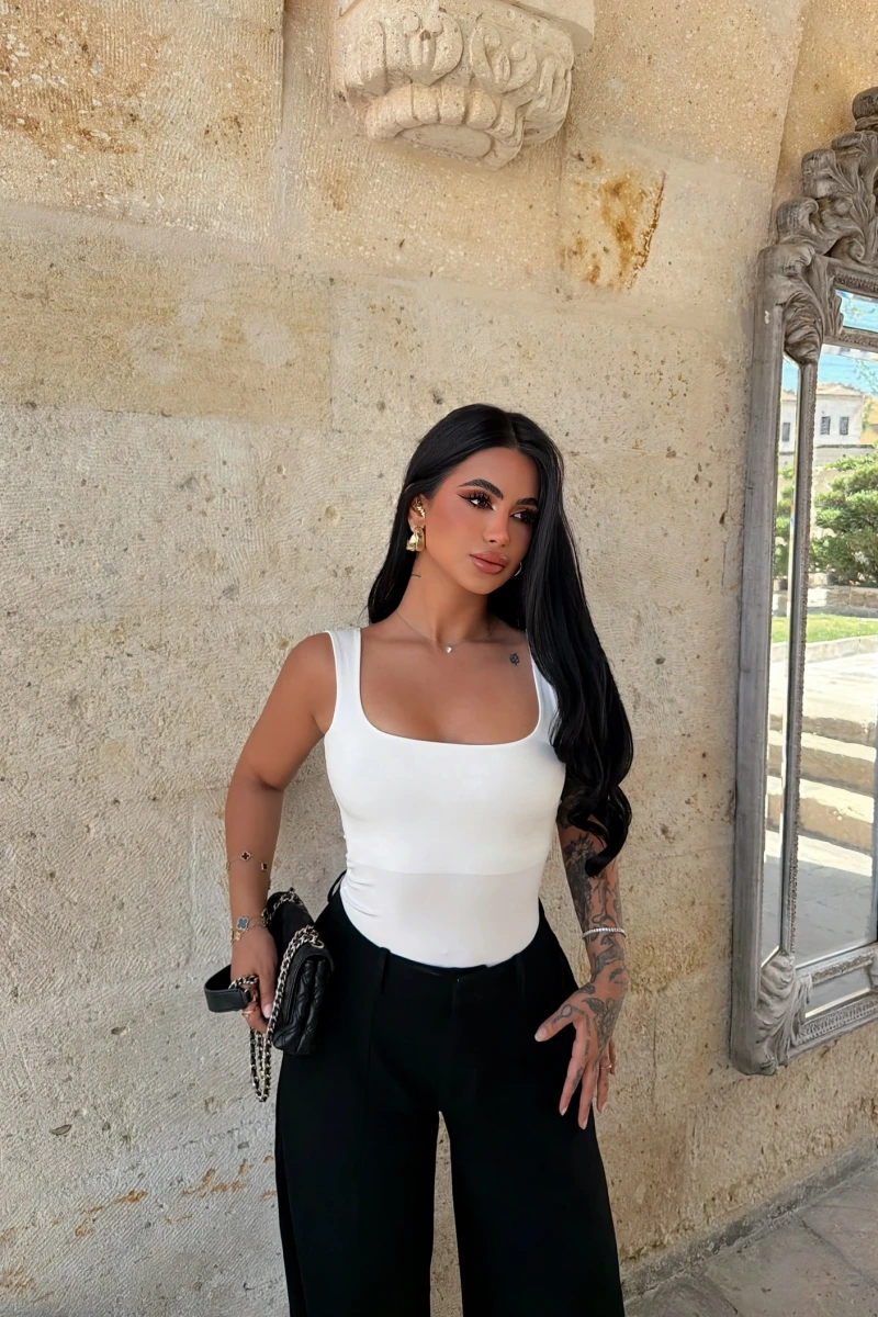 Beyaz Kare Yaka Basic Bodysuit