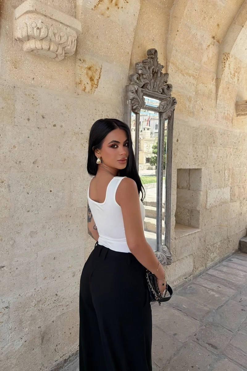 Beyaz Kare Yaka Basic Bodysuit