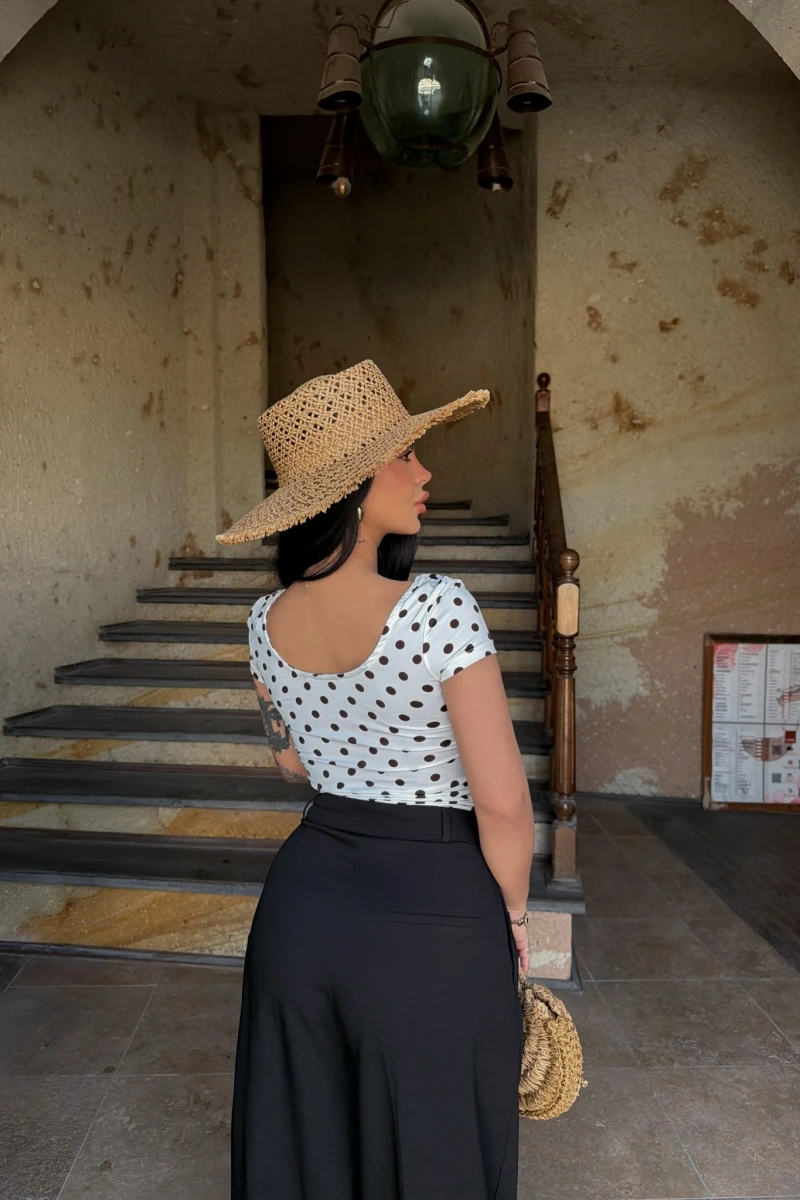 Beyaz Kare Yaka Puantiyeli Bluz