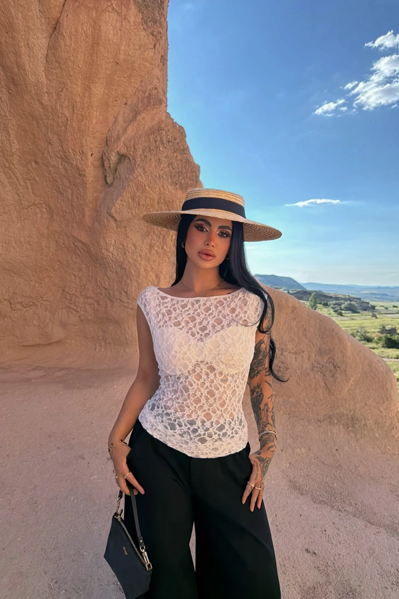 Beyaz Kroşe Ajurlu Örgü Crop