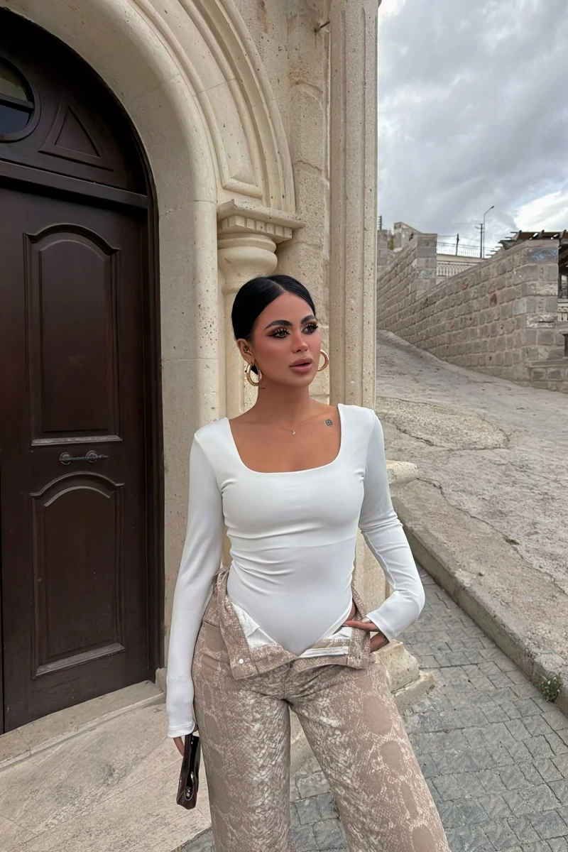Beyaz Lisa Kare Yaka Bodysuit