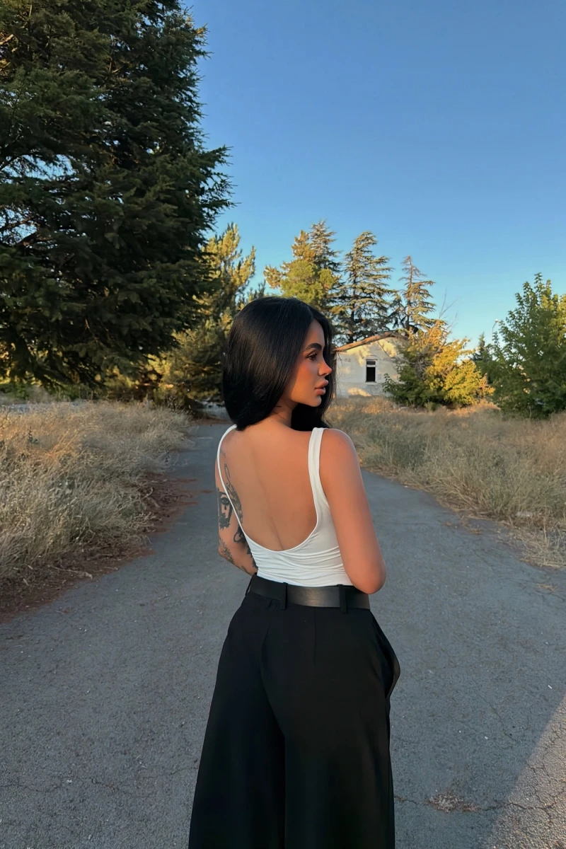 Beyaz Sırt Açık V Bodysuit