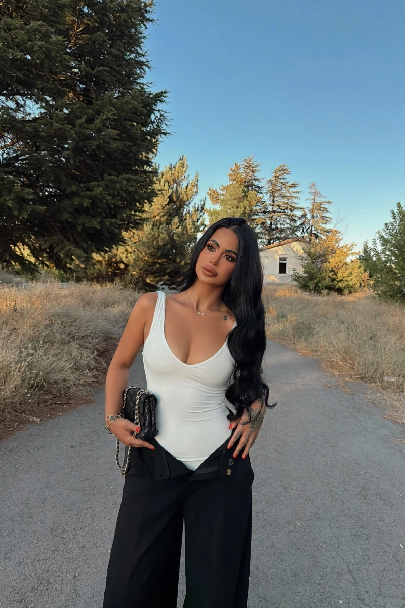 Beyaz Sırt Açık V Bodysuit