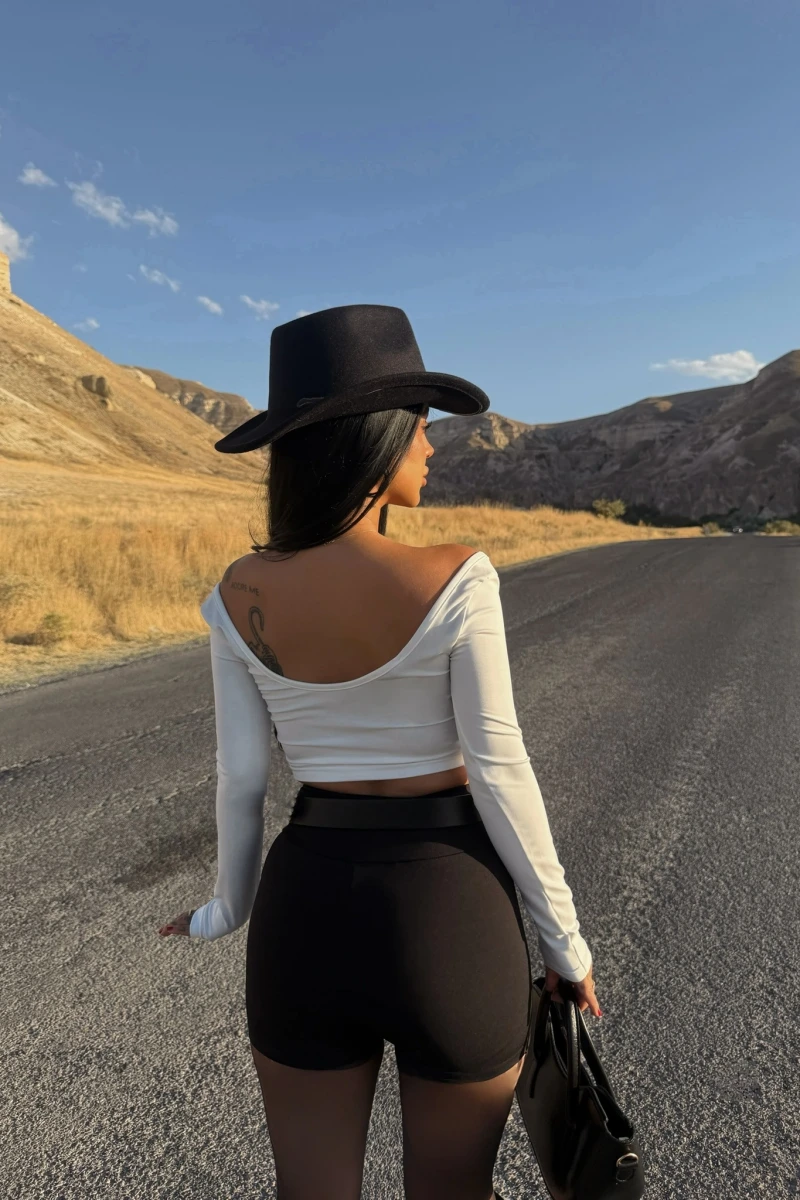 Beyaz Sırt Dekolte Kare Yaka Crop