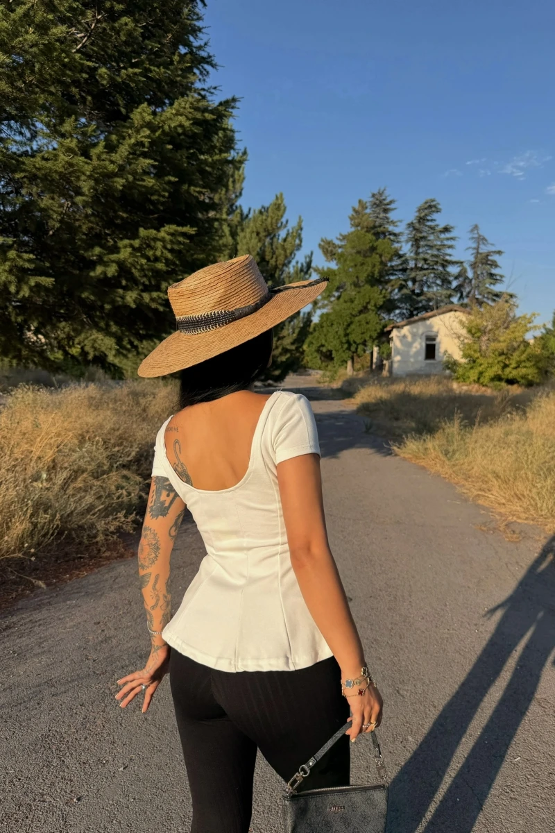 Beyaz U Yaka Volanlı Crop