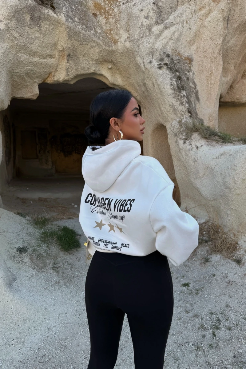 Beyaz Vibes Sırt Baskı Sweat