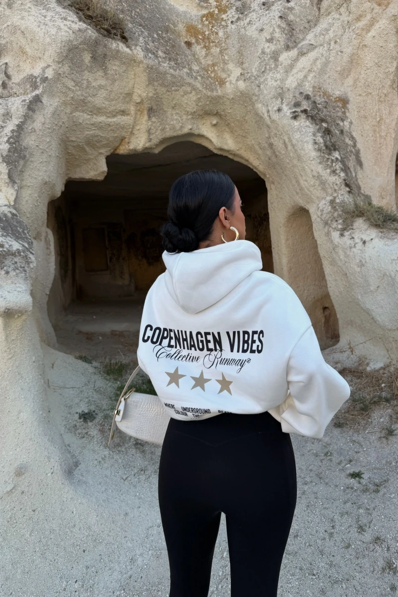 Beyaz Vibes Sırt Baskı Sweat