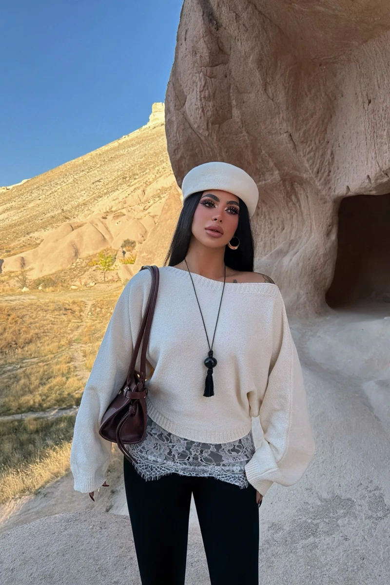 Ekru Eteği Güpürlü Triko Kazak