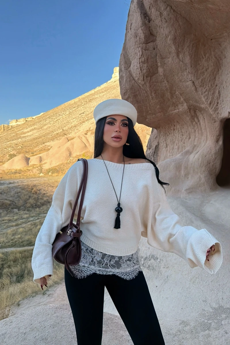 Ekru Eteği Güpürlü Triko Kazak