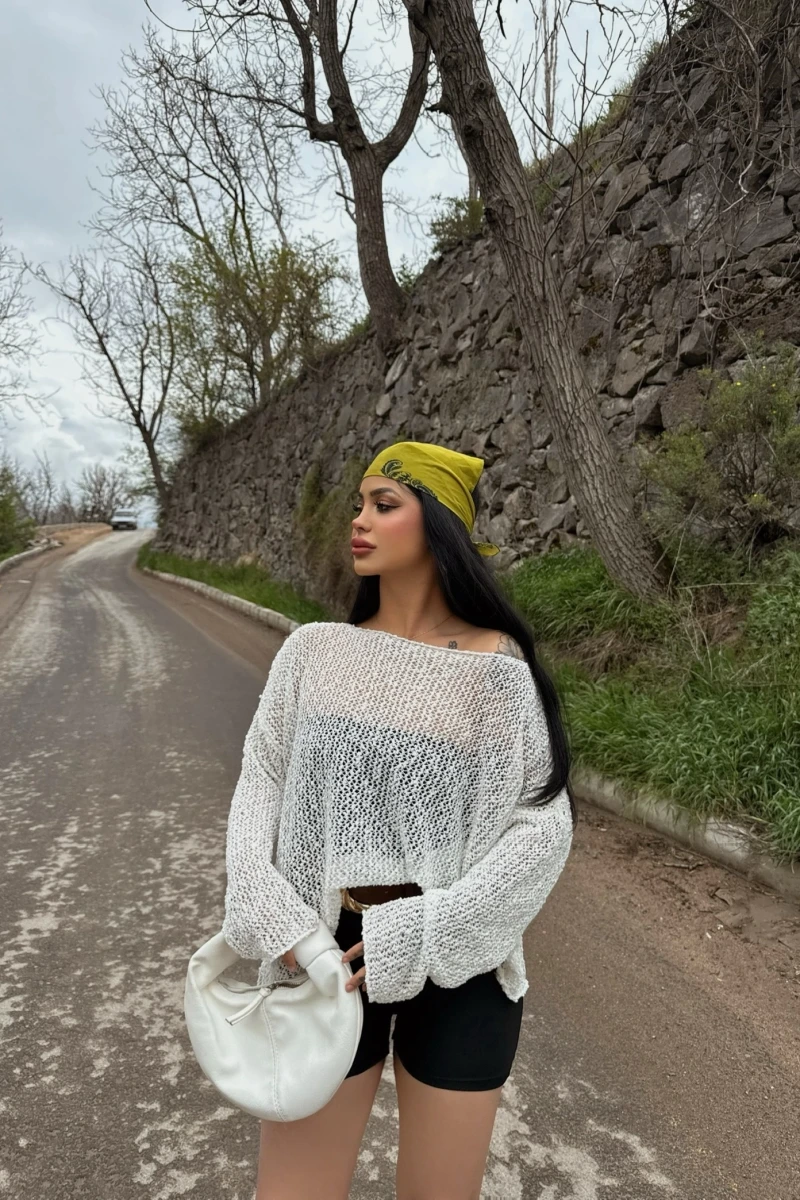 Ekru Kayık Yaka Oversize Triko