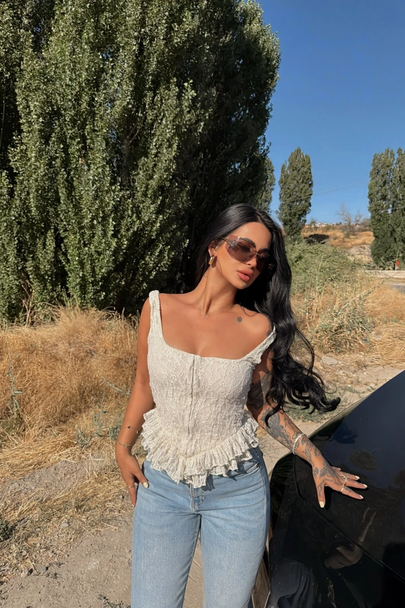 Ekru Önü Kancalı Güpürlü Büstiyer