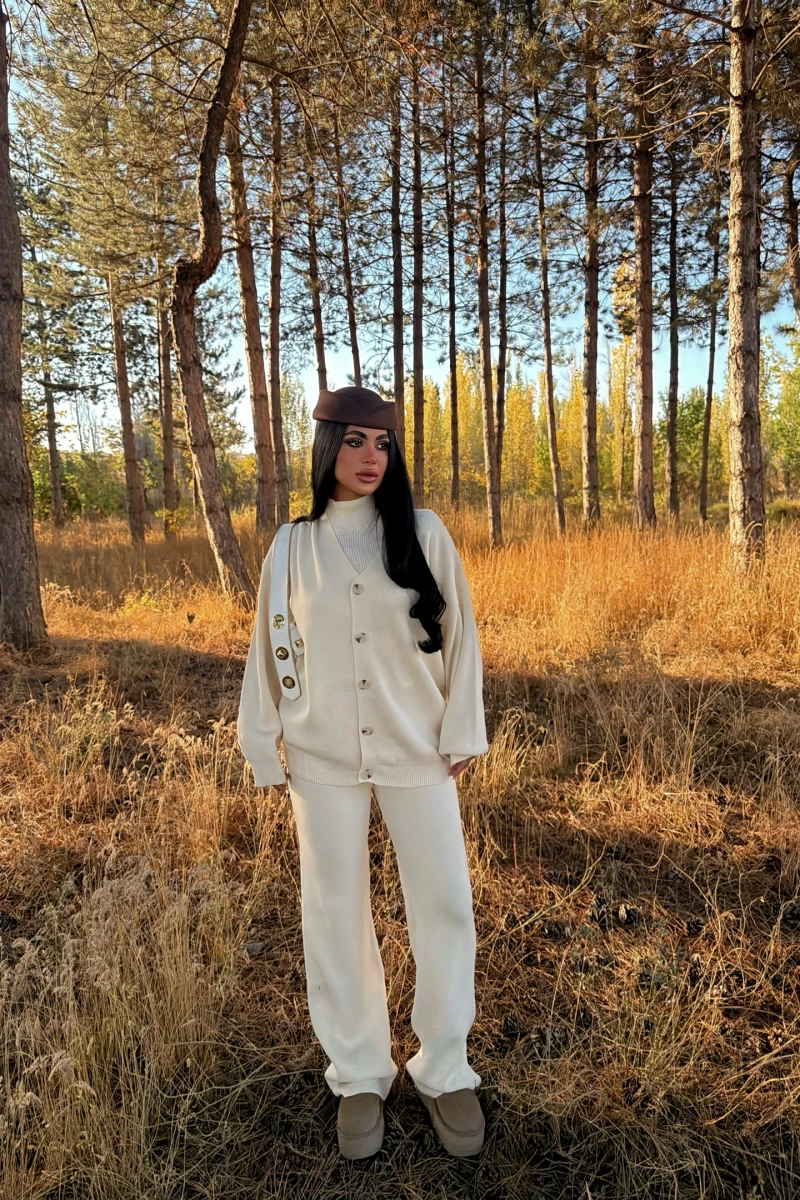 Ekru Rova Üçlü Triko Takım