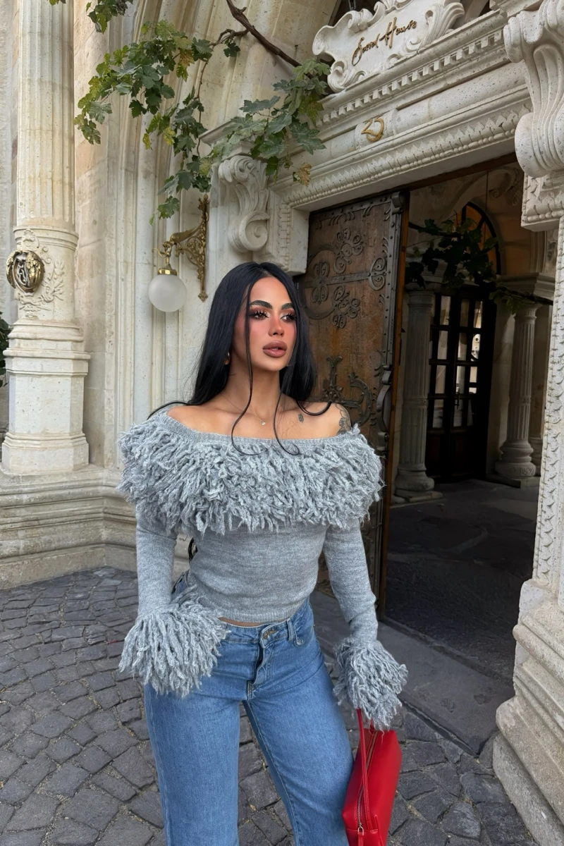 Gri Püsküllü Crop Kazak