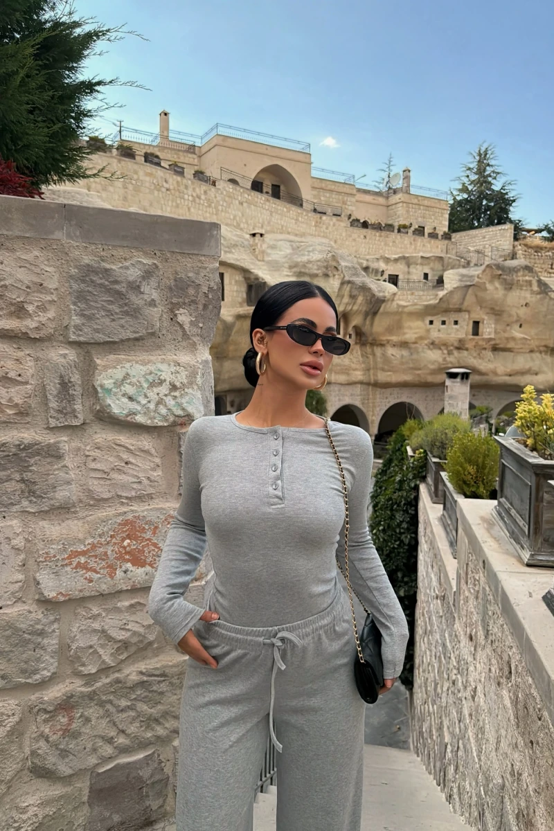 Gri Yaka Düğmeli İkili Takım