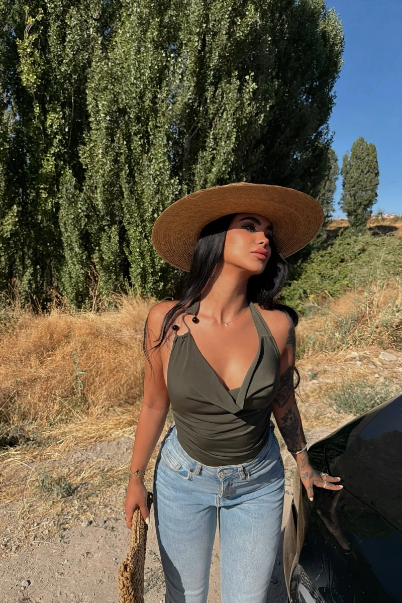 Haki Tek Omuz Aksesuarlı Degaje Crop