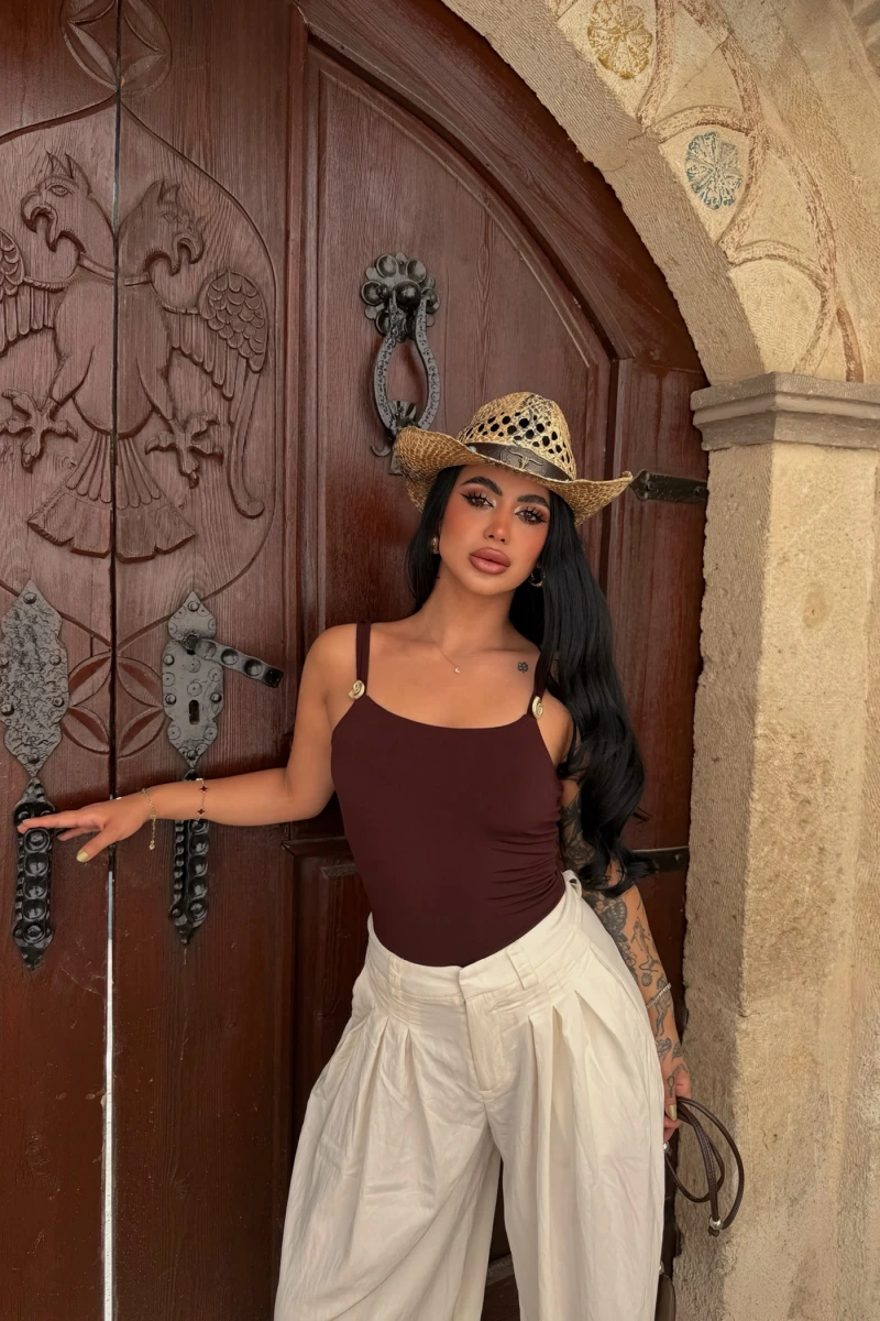 Kahve Çift Askılı Aksesuarlı Crop