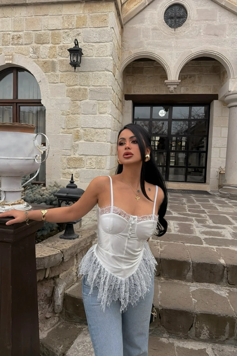 Beyaz Dantelli Rec Crop